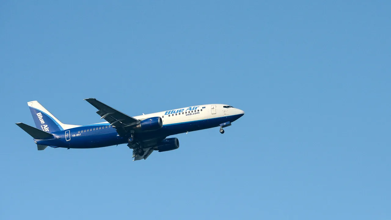 O cursă Blue Air cu 180 de pasageri a revenit pe pistă din cauza unor probleme, după ce a survolat timp de o oră