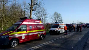 Accident în Mureş: Patru persoane rănite, între care doi copii, după ce maşina lor s-a răsturnat