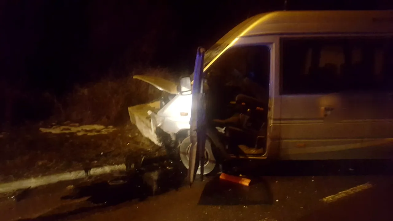 Accident de microbuz în Teleorman. Opt persoane, transportate la spital - FOTO