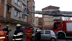 Incendiu într-un bloc din Lugoj: 20 de persoane au fost evacuate | FOTO