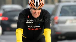 Kerry, nevoit să-şi repare bicicleta cu care a ieşit la plimbare într-un atelier din Lausanne