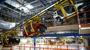 Italia pregătește un plan de integrare a industriei auto cu sectorul apărării și cel aerospațial