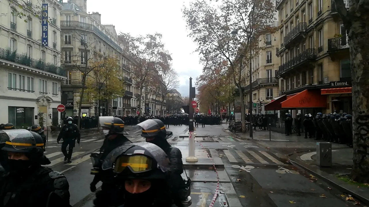 Noi proteste în oraşe din Franţa faţă de proiectul de lege controversat / Peste 100 de persoane au fost reţinute la Paris