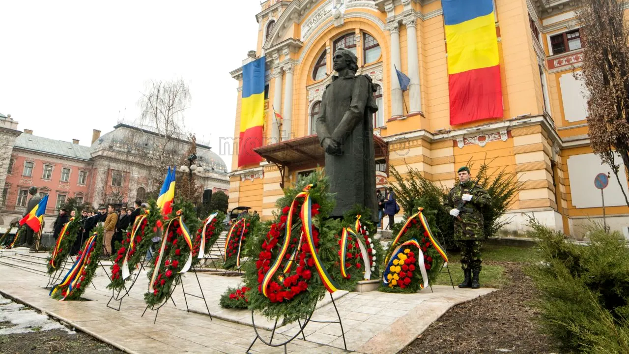 Depunere de coroane la statuia lui Mihai Eminescu şi moment cultural-artistic de Ziua Culturii, la Cluj-Napoca