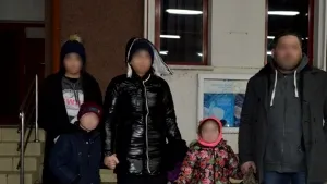 Familie de georgieni, prinsă după ce a trecut frontiera pe un pod de gheaţă format pe Prut