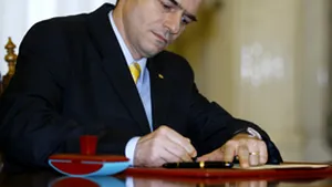 PNL îl somează pe Băsescu să promulge legea pensiilor