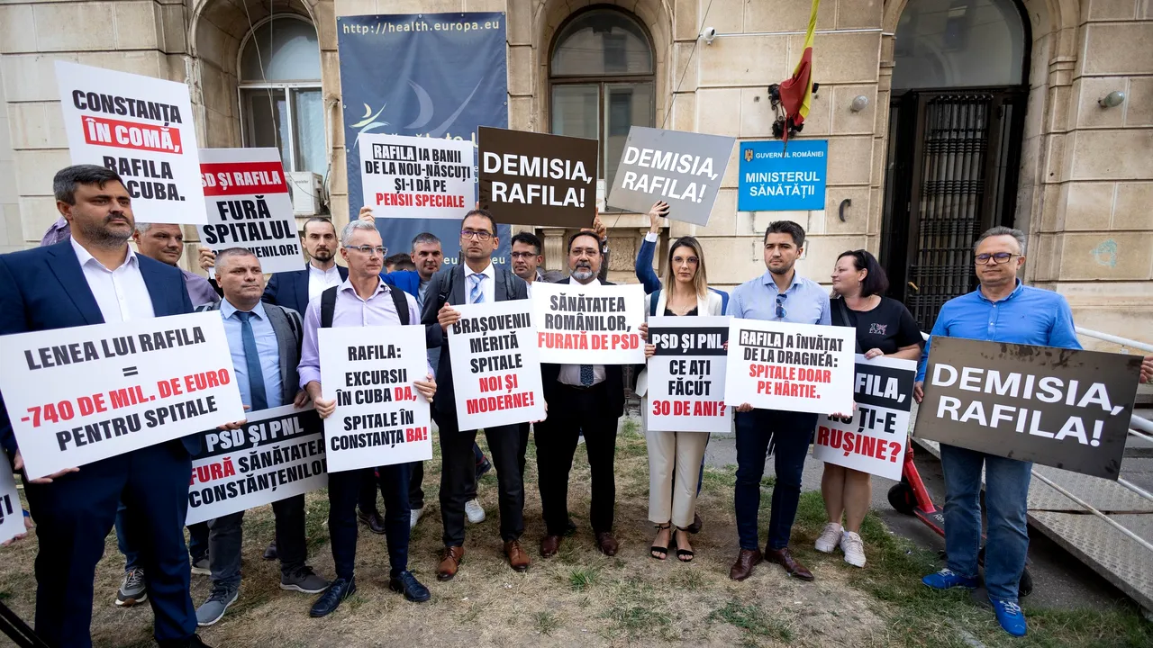 Deputatul USR Stelian Ion, amendat pentru protestul spontan care a avut loc la Ministerul Sănătăţii