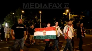 Microbuz cu suporteri maghiari, atacat cu doze de bere la Sighişoara. Poliţiştii fac cercetări