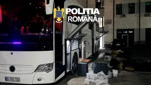 Încălțăminte, parfumuri și haine contrafăcute, dar și carne, descoperite într-un autocar în județul Giurgiu