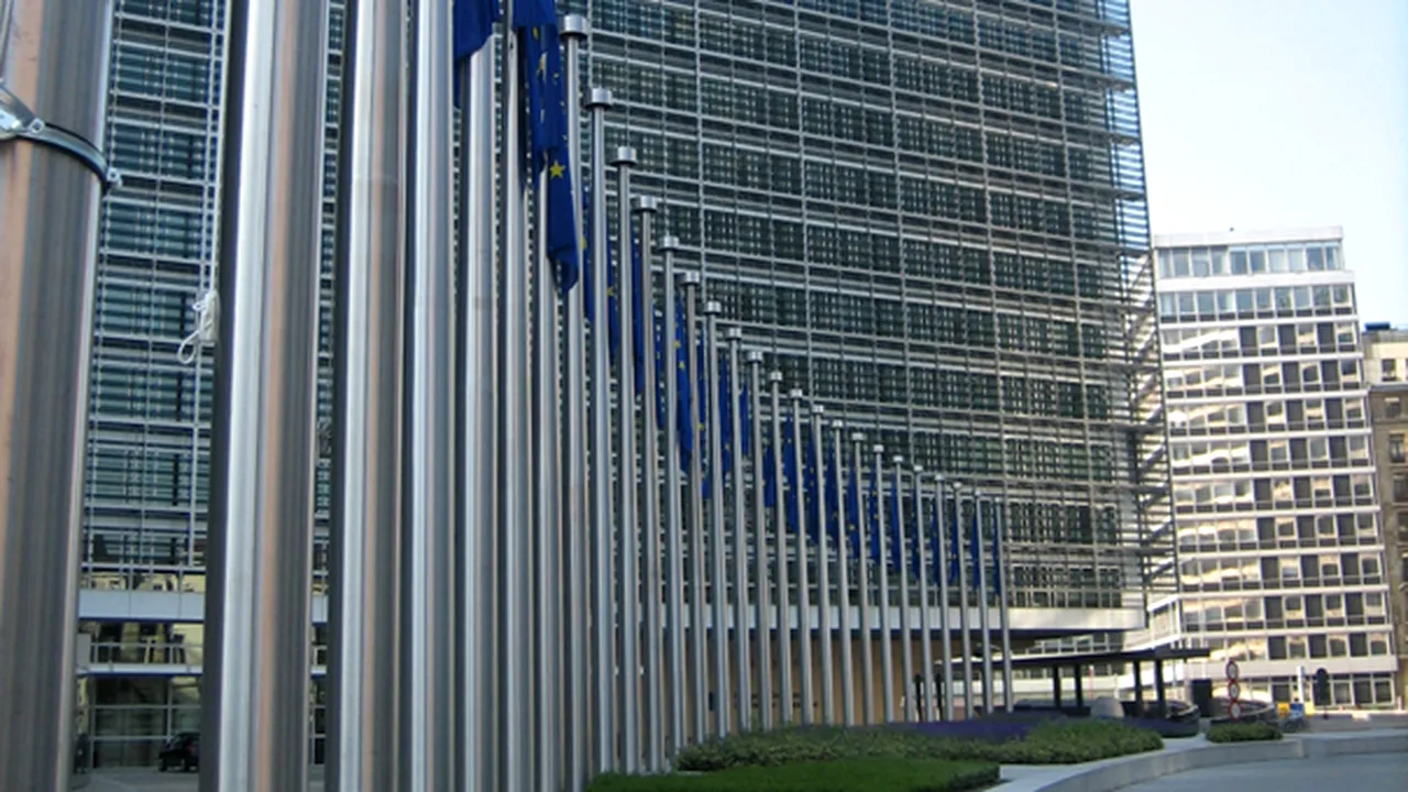 Comisia Europeană examinează demiterea preşedintelui INS şi revizuirea PIB pe 2011