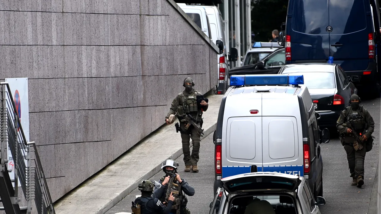 Luare de ostatici într-un centru comercial din Berlin. Autorul a fost reţinut, iar ostaticii au fost eliberaţi