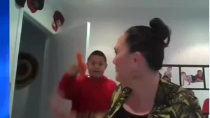 VIDEO Moment jenant pentru un ministru din Noua Zeelandă care susţinea un interviu online, în direct. Prezentatorul a izbucnit în râs