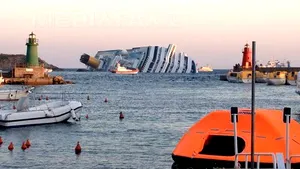 Un an de la tragedia Costa Concordia: Ceremonii de comemorare a victimelor naufragiului au avut loc pe insula Giglio