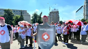UPDATE Protest SANITAS în Piața Victoriei: sindicaliști din toată țara contestă noua lege a salarizării unitare. Veniturile pot fi plafonate sau diminuate