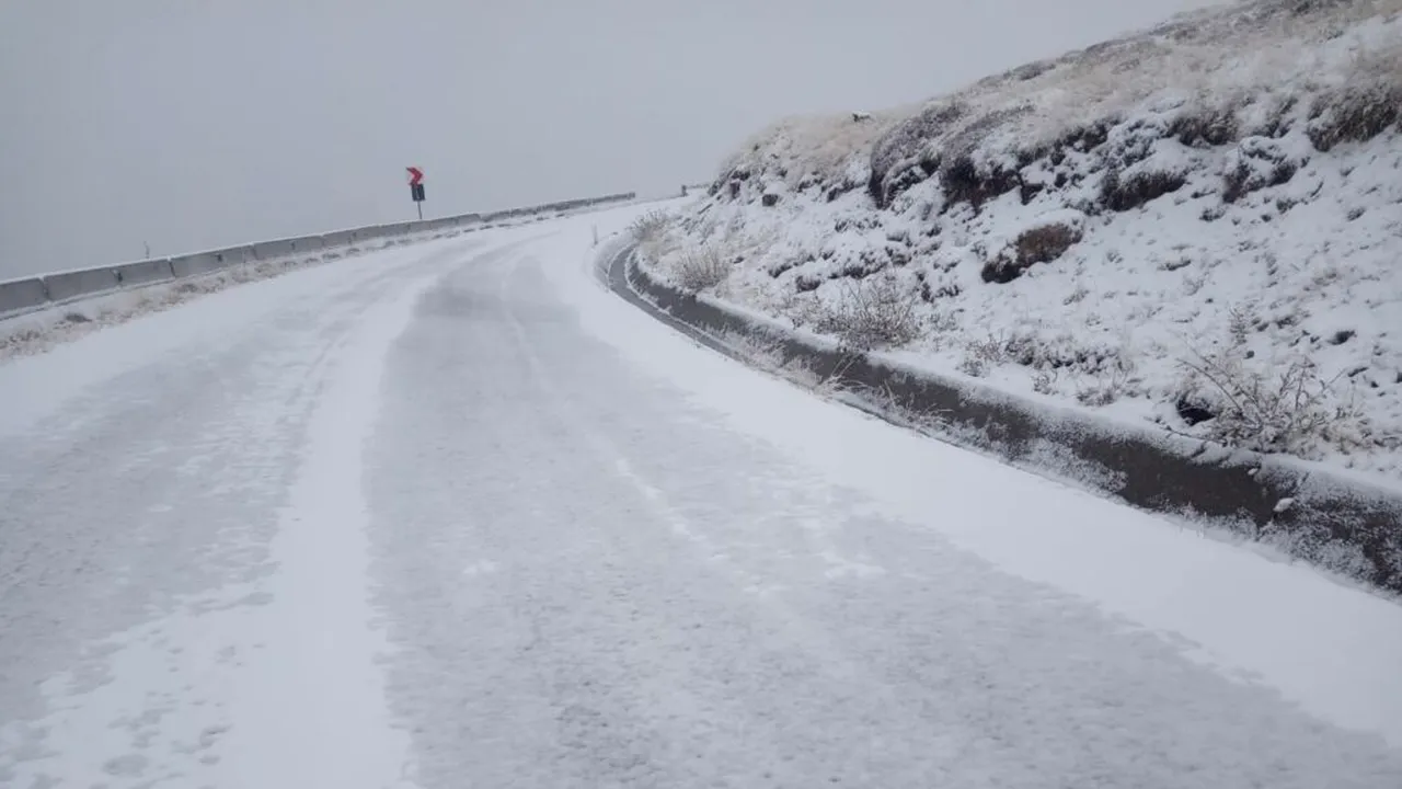 Se circulă în condiții de iarnă pe A1 și pe drumuri din mai multe județe din țară