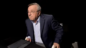 Gândurile lui Cristoiu: Carmen Iohannis le eclipsează pe toate. A devenit un clişeu. N-am pomenit aşa ceva nici în presa comunistă