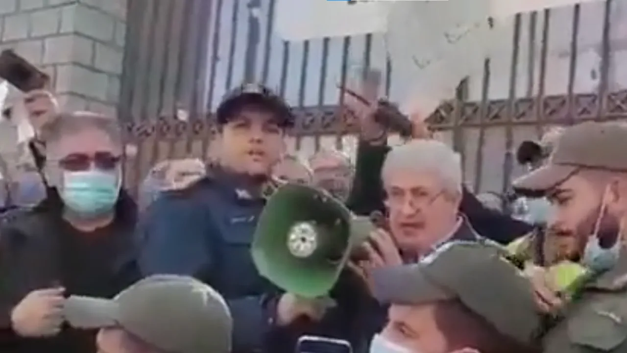 Protest rar organizat în Iran. Sute de persoane s-au adunat în faţa Parlamentului din Teheran