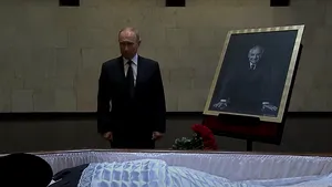 Putin i-a adus un omagiu lui Gorbaciov. Dictatorul rus îl ura pe fostul preşedinte sovietic fiindcă a 