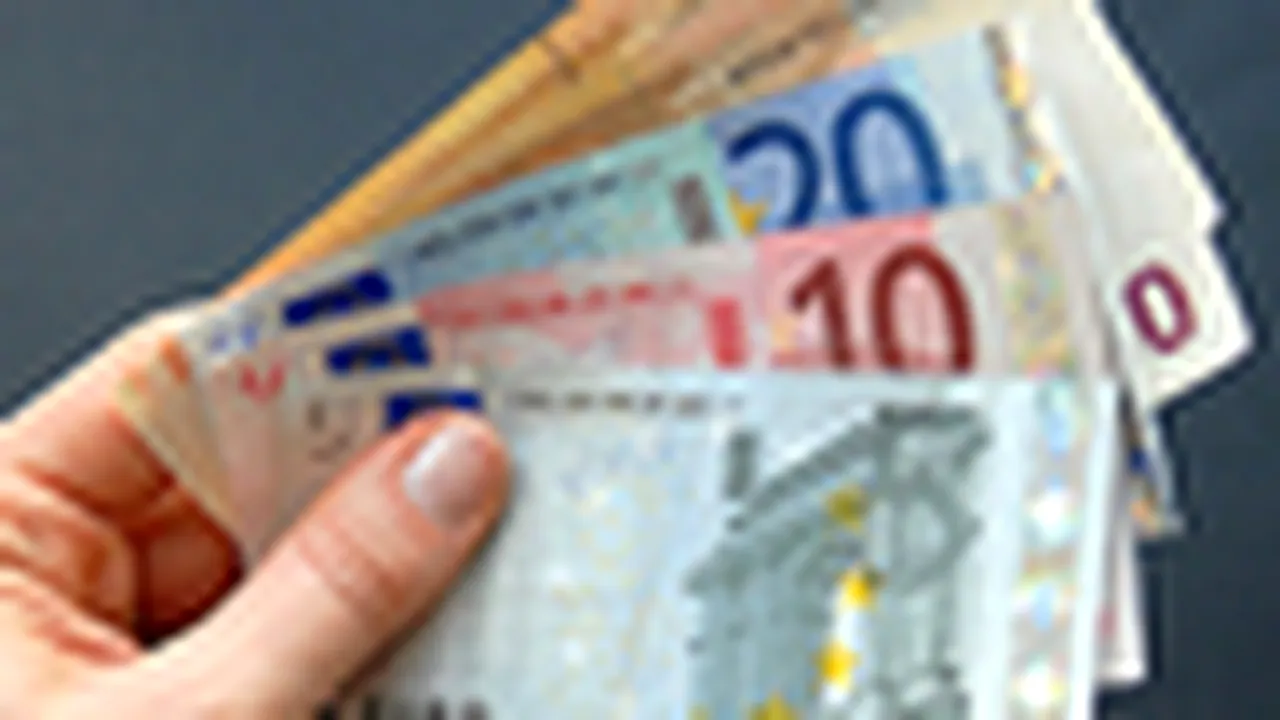 Romanian Leu Hits All Time Low Vs Euro In Early Trade Friday