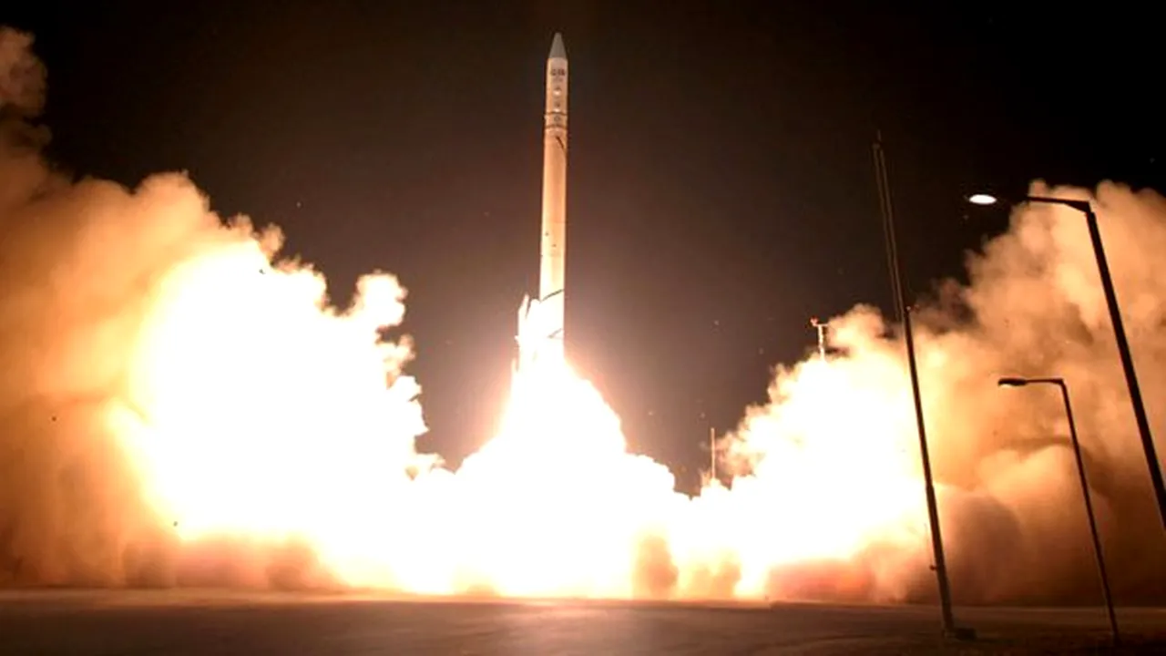 1-racheta-spionaj-ofek-7-afp 