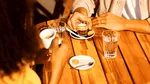 Sectorul în care lucrează cei mai mulți români din Spania se confruntă cu o criză acută de personal înaintea sezonului estival 