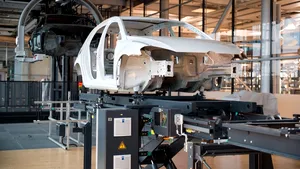 Te mai gândeşti la maşină nouă? TOP 10 cele mai vândute modele în Europa în timpul pandemiei. Cine mai vinde şi cum arată cifrele