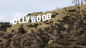 Hollywood transformat în ”Hollyboob”. Şase persoane au fost arestate după ce au vandalizat panoul