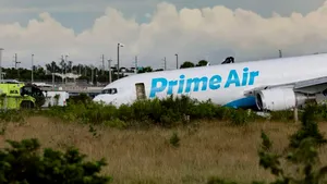 De ce nu a mai putut opri avionul Amazon la Miami? Anchetatorii verifică o posibilă eroare în timpul aterizării