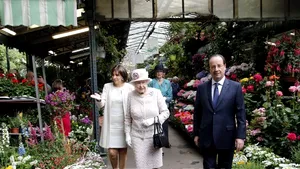 Elizabeth a II-a a fost primită cu strigăte de 