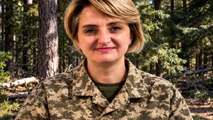 Mamă și fiu, în aceeași unitate militară din Ucraina. Cum le-a schimbat viața războiul