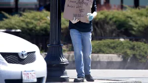 Operaţiunea „Bani din elicopter”. Fiecare american va primi un cec de la stat pentru a reînvia economia. Ce face UE 