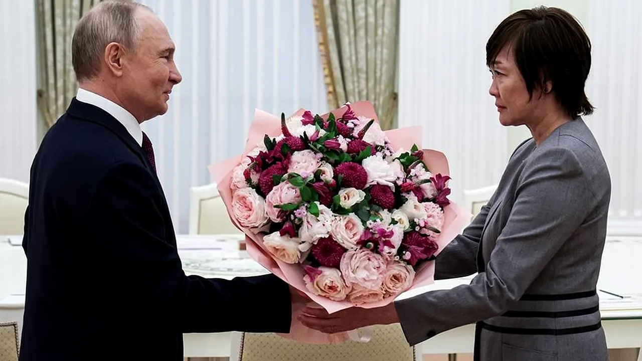 Văduva premierului asasinat al Japoniei s-a întâlnit cu Vladimir Putin