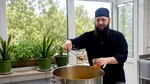 Dulceață și marmeladă din coji de lămâie. Cum transformă un călugăr din Dobrogea un ingredient banal în două delicatese