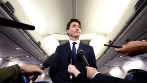 Situaţie rară pentru scena politică din Canada: Premierul Justin Trudeau, nevoit să poarte vestă antiglonţ 