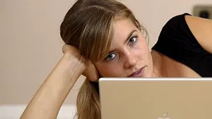 Reţeaua Facebook poate genera dependenţă de socializare