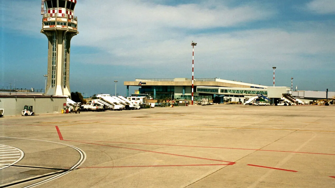 Zboruri în pericol pe șapte aeroporturi din Italia. Protestul camionagiilor lasă avioanele fără combustibil
