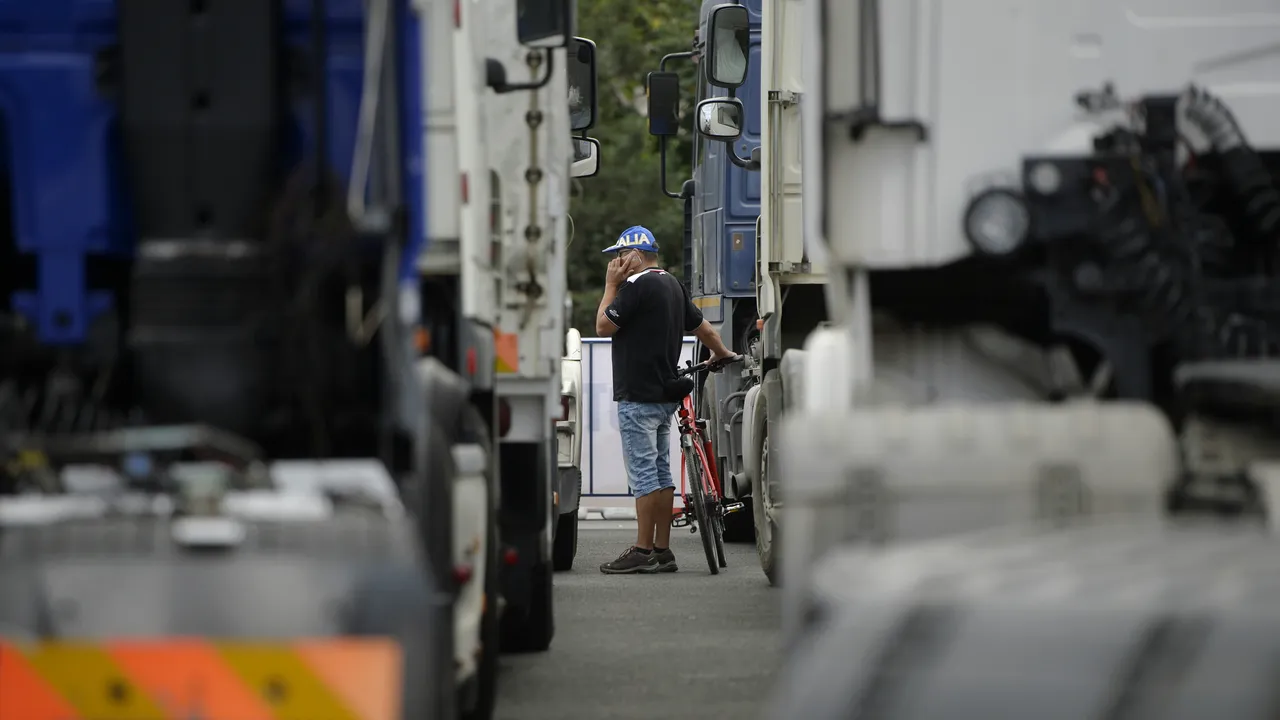 Restricţii de circulaţie pentru camioane pe teritoriul Ungariei, în weekend 