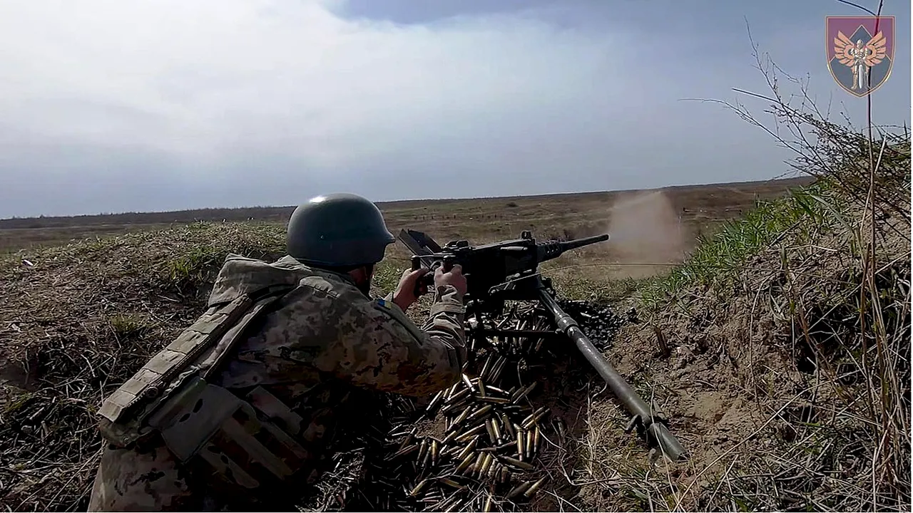 Ucrainenii îi nimicesc pe ruşi cu mitraliere americane ca-n filmele cu Rambo 