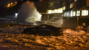 Un om a murit şi alţi 26 au fost răniţi în urma furtunilor puternice din Franţa