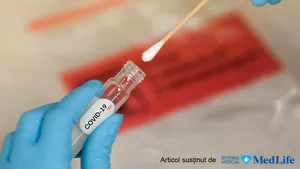 Centru de testare rapidă în curtea Ambulatoriului de la Spitalul TBC din Braşov. La îndrumarea medicului, braşovenii se pot testa gratuit