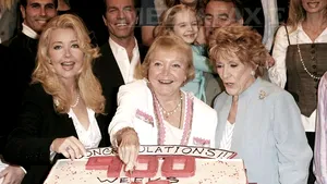 Jeanne Cooper, una dintre vedetele serialului 