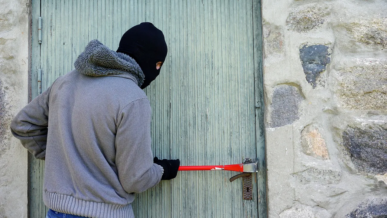 Biserică din judeţul Timiş, spartă în ajun de an nou. Ce au furat hoţii