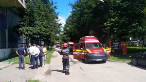 Incident în Mina Livezi, mai mulţi mineri au fost intoxicaţi cu fum şi gaze toxice/ Autorităţile au intrat în alertă maximă