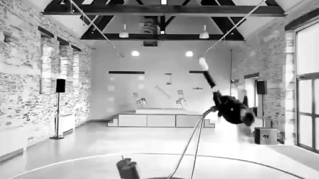 Cum să mergi ca pe Lună fără să pleci de pe Pământ. Invenția unui acrobat francez