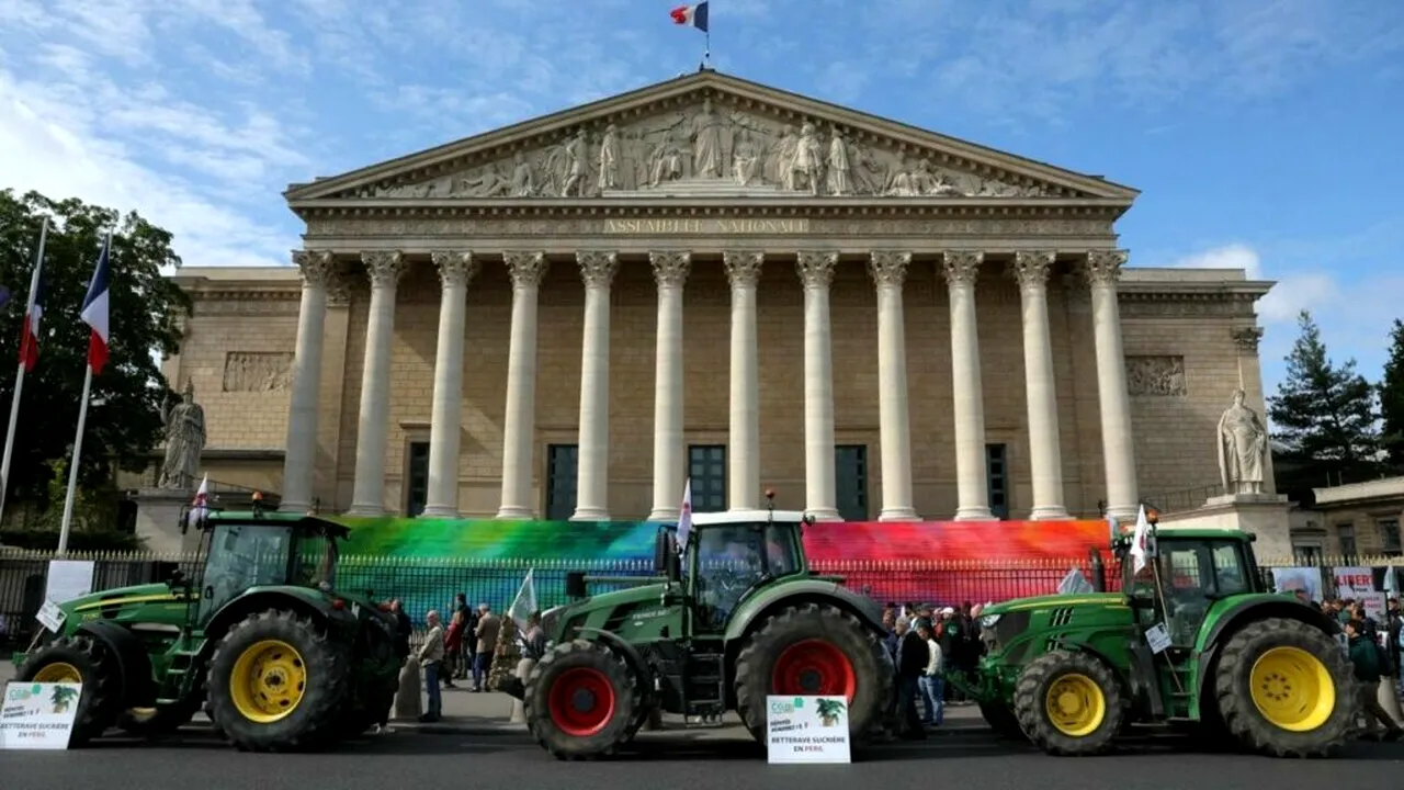 Protest al fermierilor francezi. Parisul, blocat de tractoare