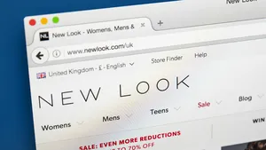 Unul dintre cei mai cunoscuţi retaileri britanici va închide 60 de magazine şi va disponibiliza 1.000 de angajaţi