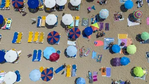 Turiştii români au lăsat 2,6 miliarde de euro pe vacanţele în afara ţării în această vară