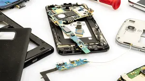 Repararea telefonului ar putea redeveni un obicei. Măsura anunţată de Apple ce ar putea schimba industria
