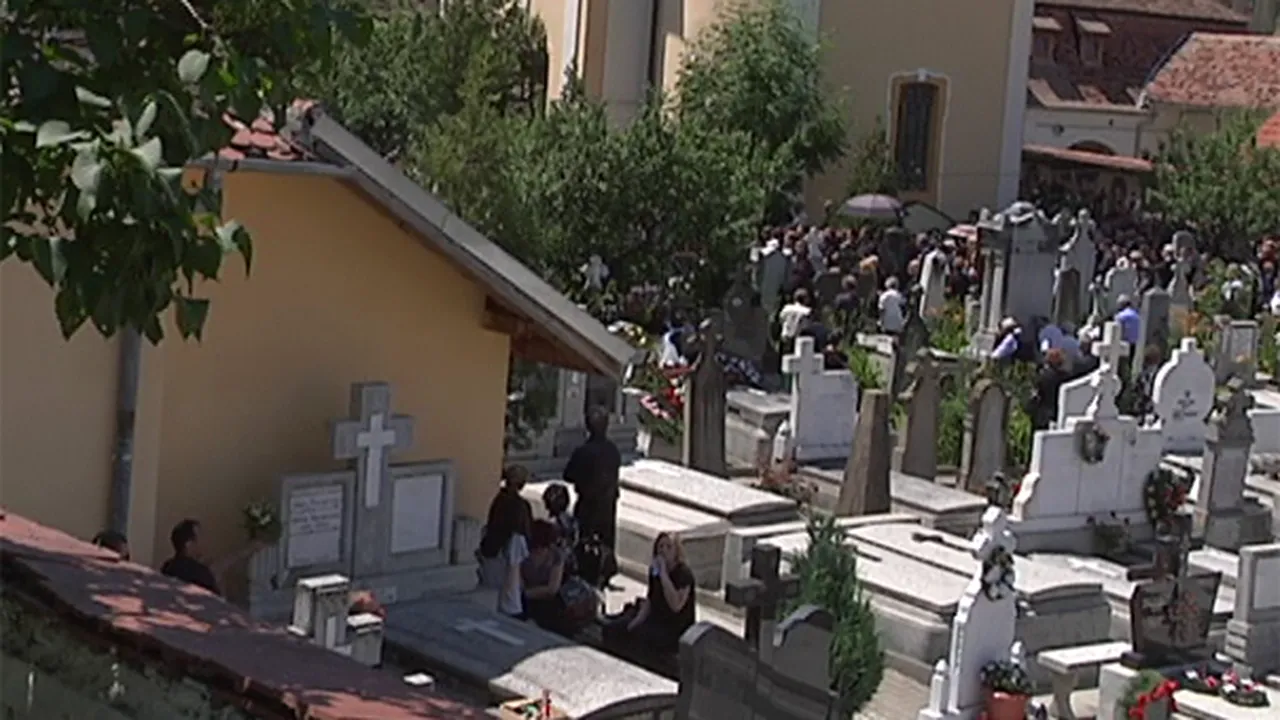 Sibiu: Ilie Vonica, înmormântat cu slujbă specială, în prezenţa a peste 500 de persoane - VIDEO