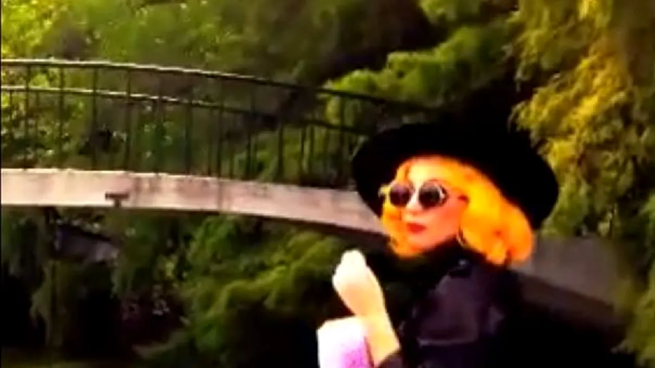 Lady Gaga a dedicat un filmuleţ Bucureştiului. Ce atracţii ale Capitalei promovează artista - VIDEO